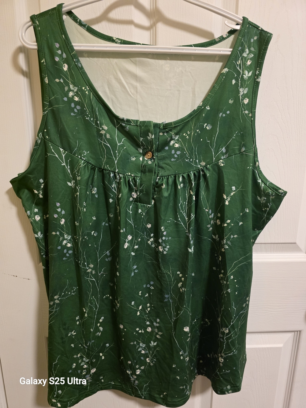 Green Floral Scoop Neck Sleeveless Top